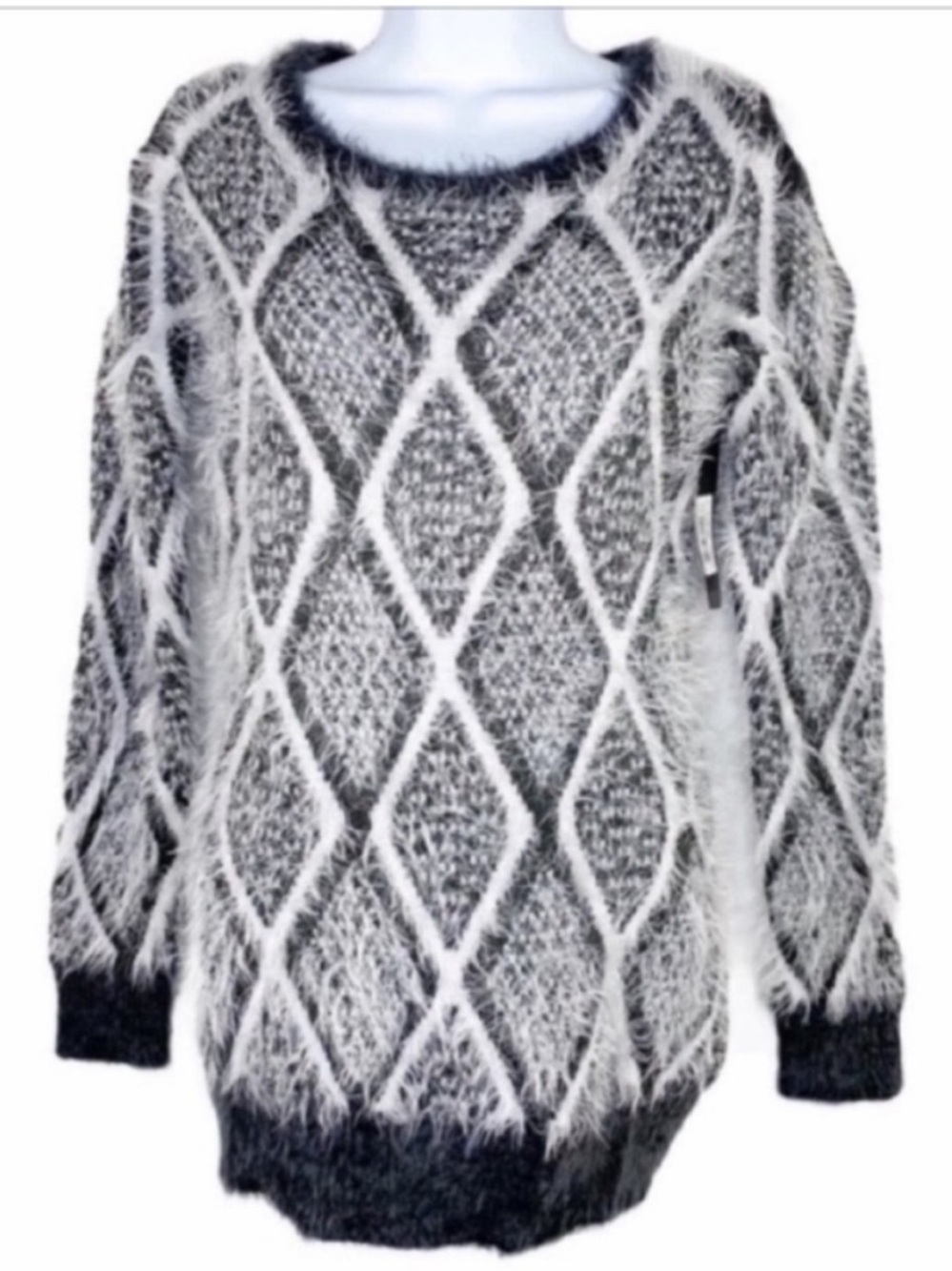 CYRUS diamond pattern fuzzy sweater NEW